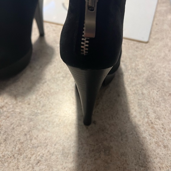 Bakers Black Platform Ankle Boot Booties Heels Womens Size  5 - Picture 4 of 4